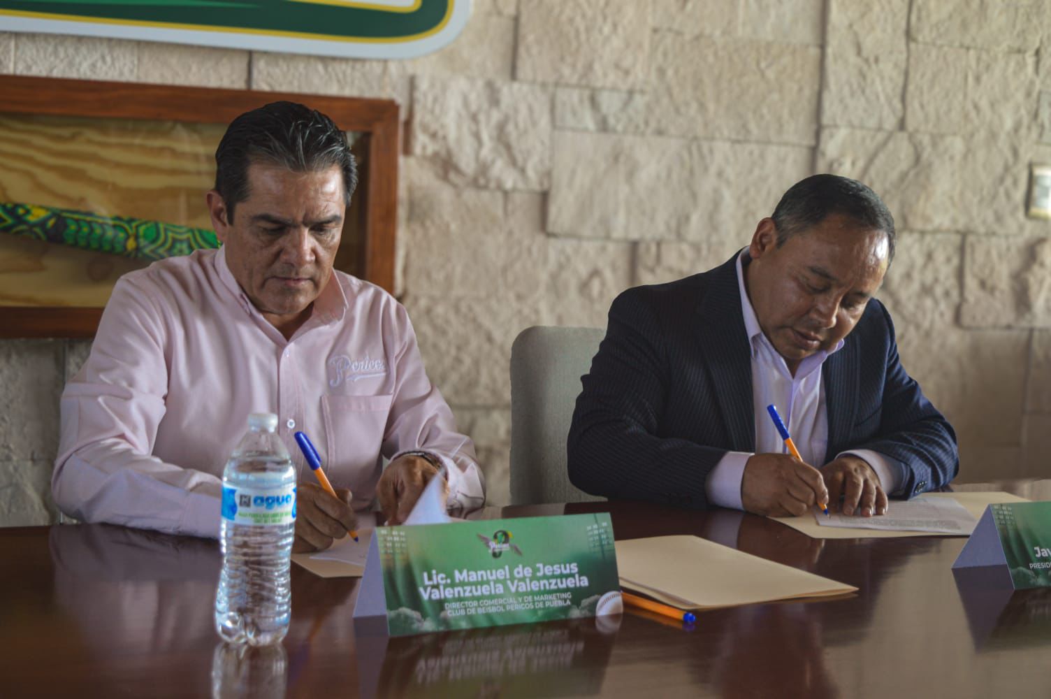 Firma Javier Rivera Bonilla alianza con Pericos de Puebla para llevar al 'Rey de los Deportes' a las familias apizaquenses